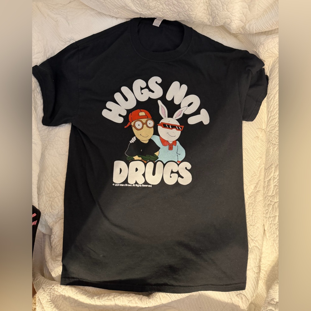 Vintage Y2K Marc Brown Arthur Black Graphic Tee - Hugs Not Drugs